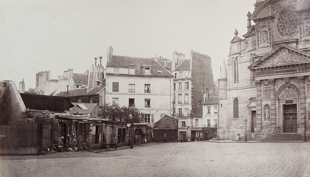 Place Sainte-Geneviève et église St. Etienne du Mont