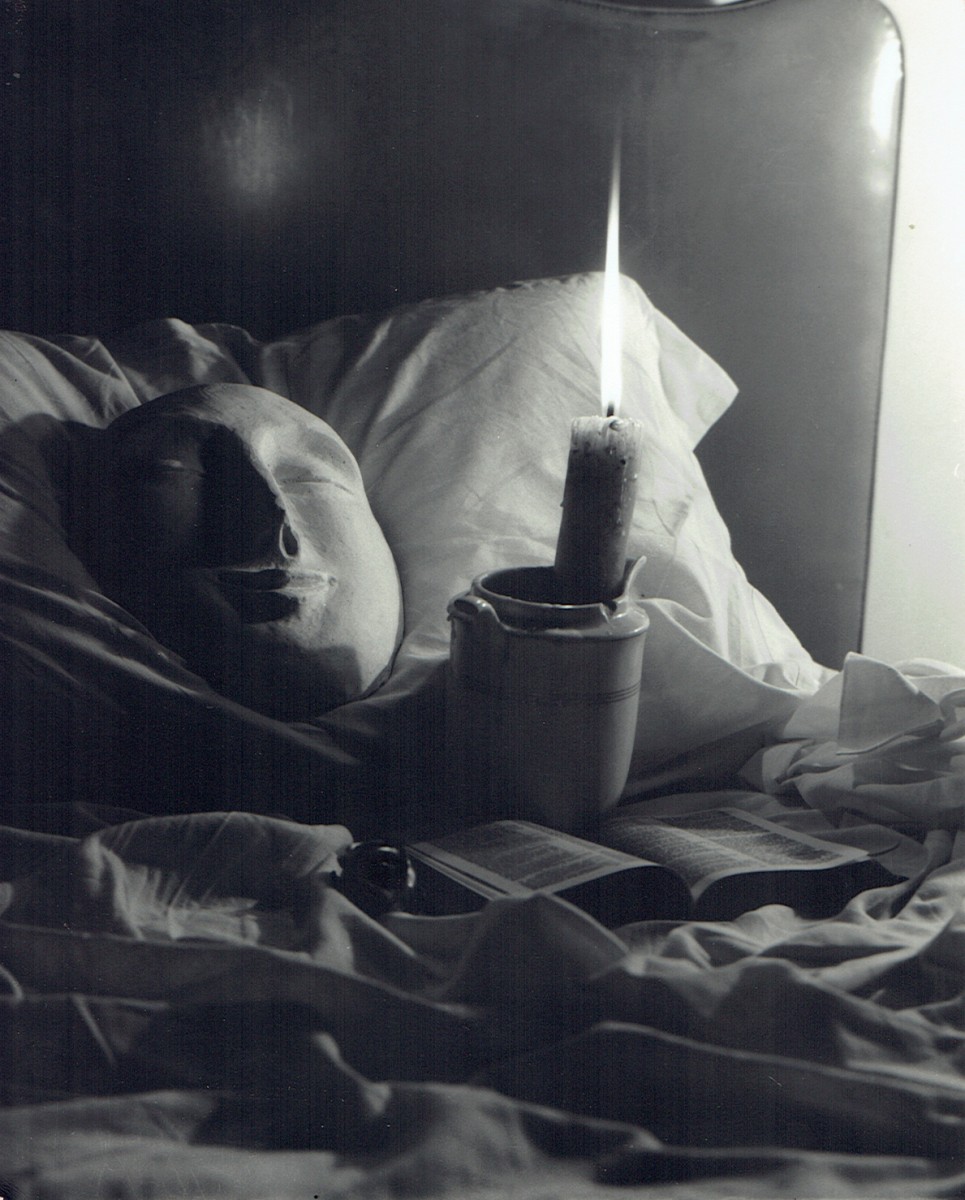 Untitled, from Oda a la Necrofilia