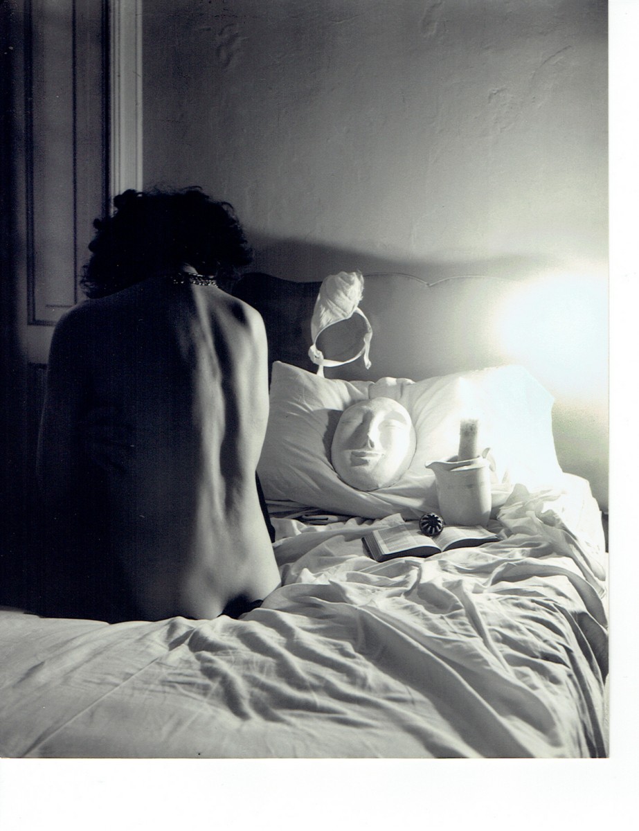 Untitled, from Oda a la Necrofilia (on bed)