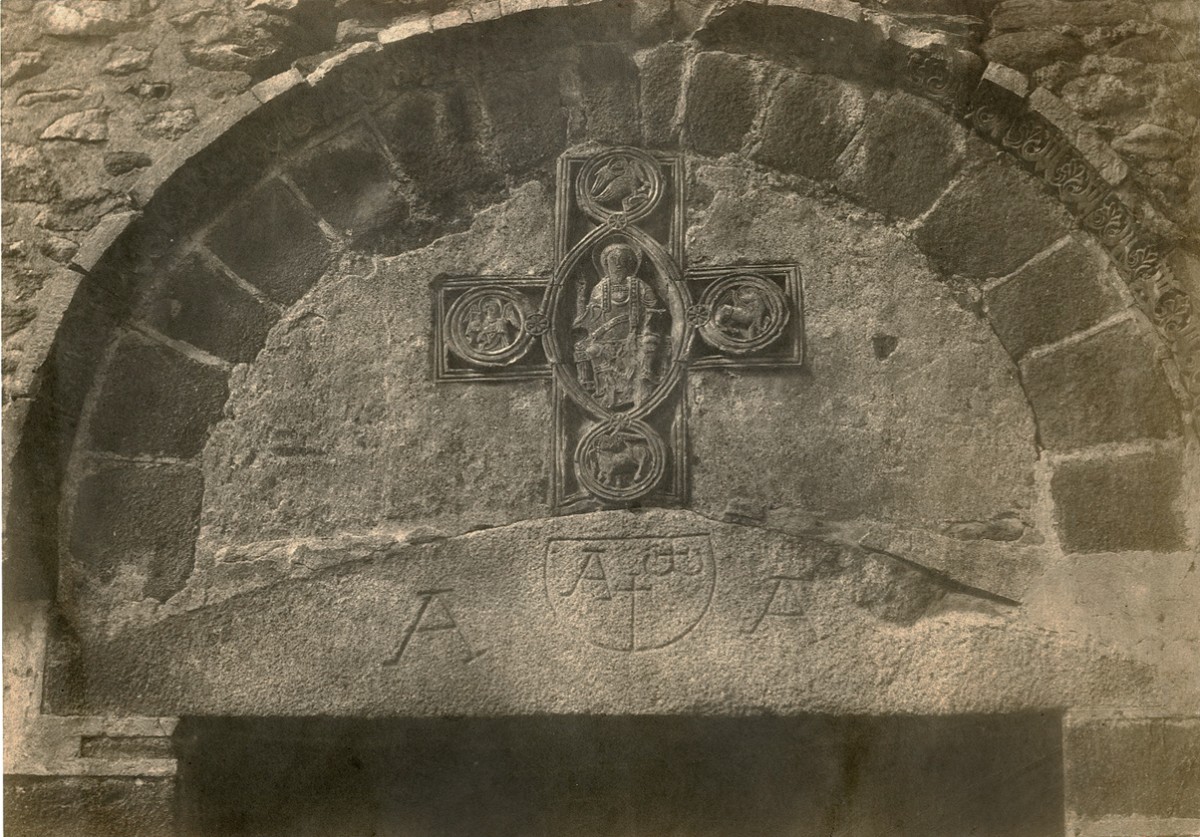 Tympan du portail Ouest, église Sainte Marie, Arles sur Tech