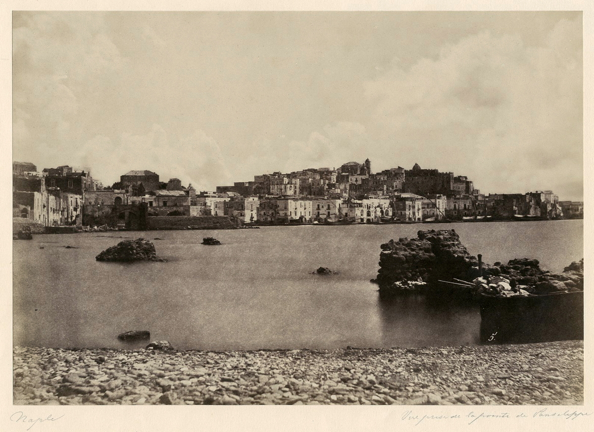 Naples: vue prise de la pointe du Pausilippe