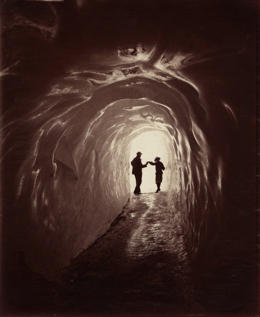 Grotte de Glace aux Bossons (man and woman)